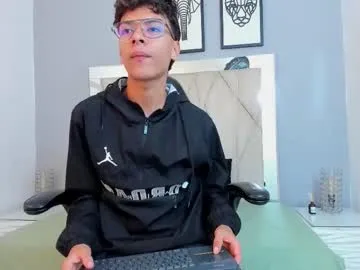 adams_bobby on Chaturbate 