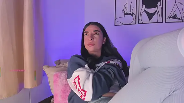 777AylinZ on StripChat 