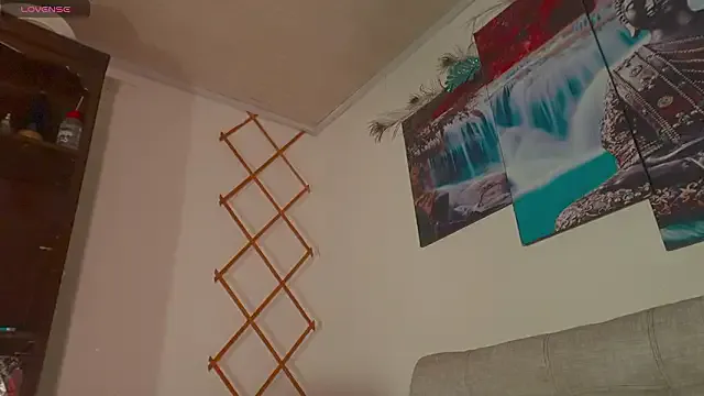 ariana-white- on StripChat 