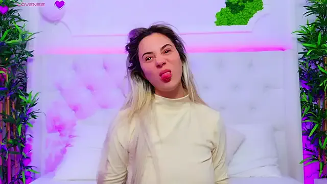 AriannaSins on StripChat 