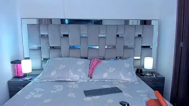 Cammiila on StripChat 