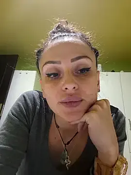 Caramellaa on StripChat 