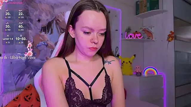 CheekySashaCharm on StripChat 