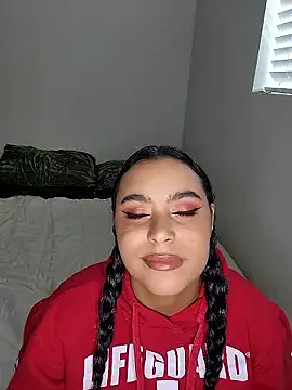 cinnaminnie on StripChat 