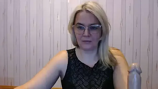 EleanoraDream on StripChat 