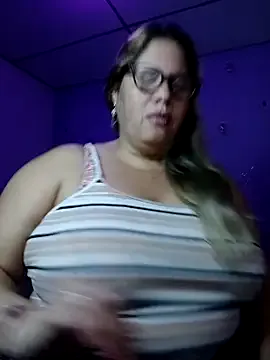 EllisW8 on StripChat 