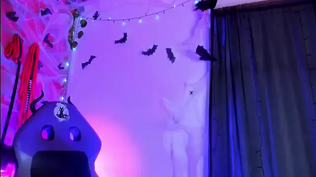 EmmaRusso on StripChat 