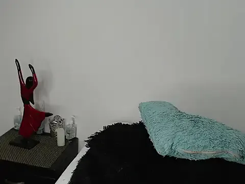 EmmilyConnor on StripChat 