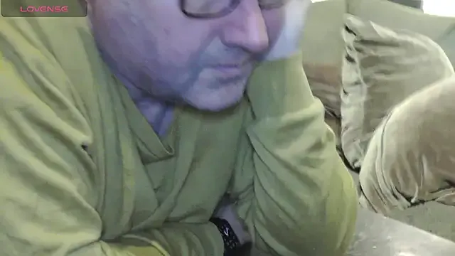 gillettegel on StripChat 