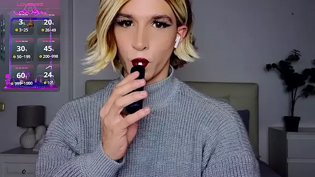 HelenSpellman on StripChat 