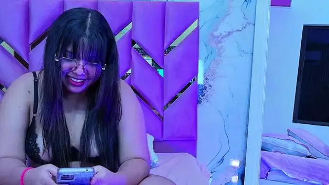 innocenthazel on StripChat 