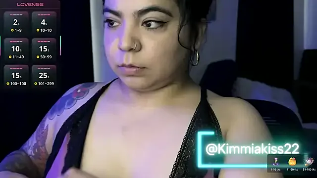 kimmiakiss22 on StripChat 