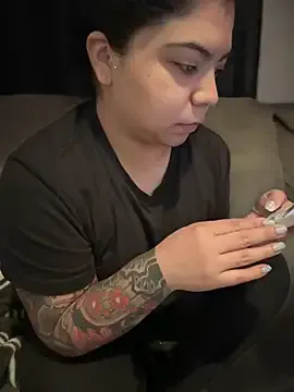 kimmiakiss22 on StripChat 