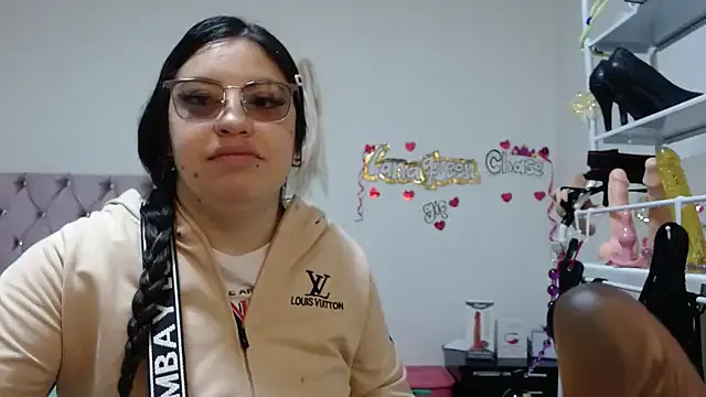 lanaqueen699 on StripChat 