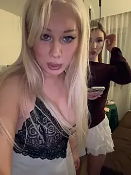 LaraHollywood on StripChat 