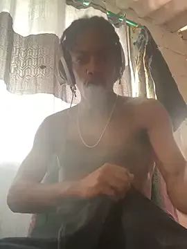 Larry-n-clouds on StripChat 