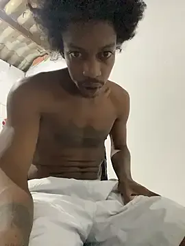 Larry-n-clouds on StripChat 