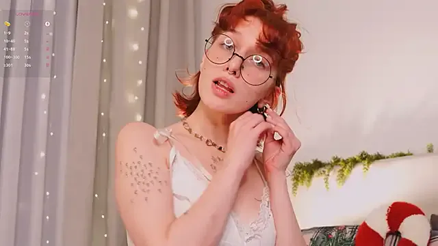 LeelooYolo on StripChat 