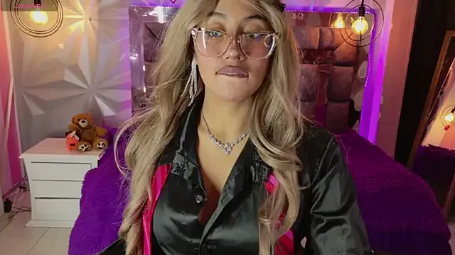 leyla_collinss on StripChat 