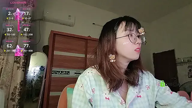 Lili_666 on StripChat 