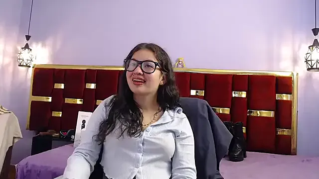 lilimini032 on StripChat 