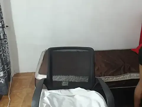 linnaskinyy on StripChat 