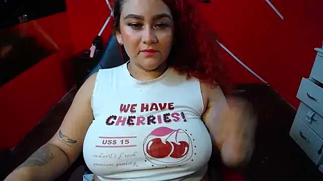 loly_bigbooty4u on StripChat 