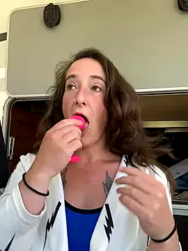 Mini_And_The_Bear on StripChat 