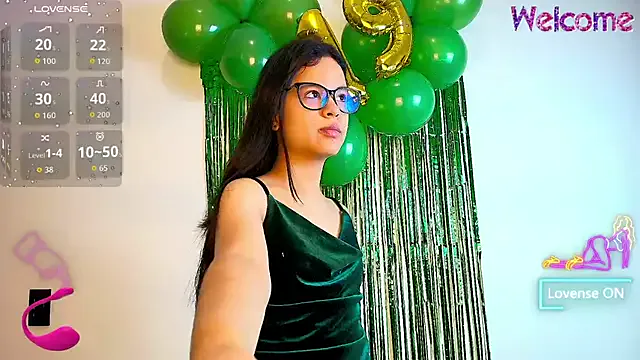 MiniLove_01 on StripChat 