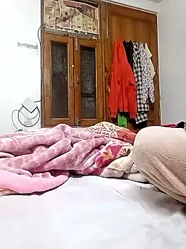 miss_raavy on StripChat 