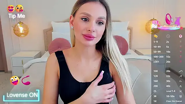 MissLoou on StripChat 