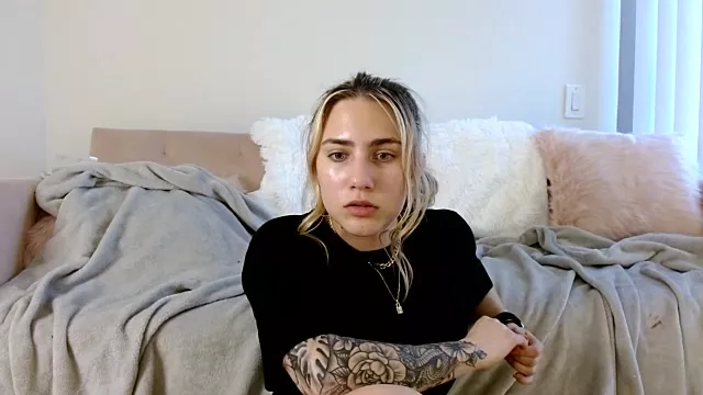 NatalieKneals on StripChat 