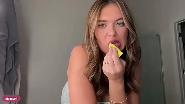 Ninanoell on StripChat 