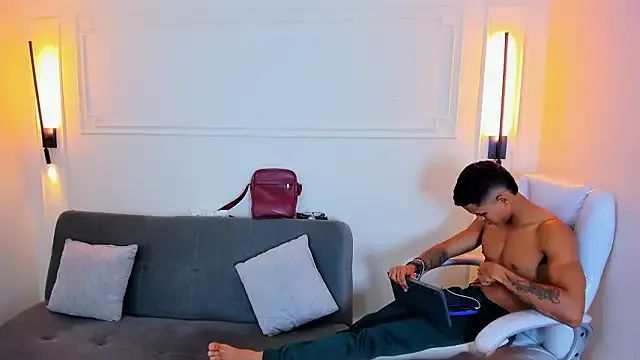 Paradise_boy_s on StripChat 