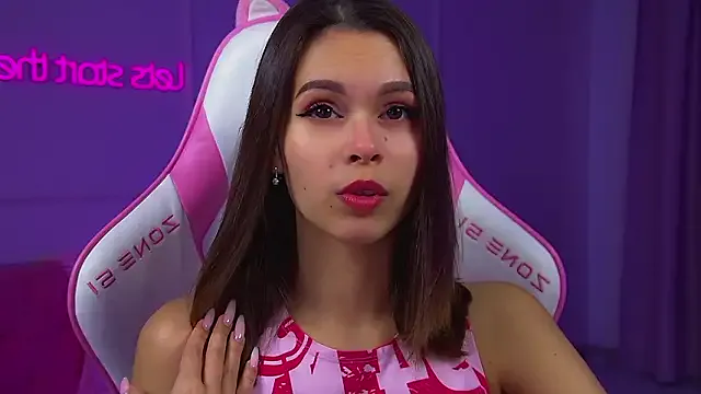 PollyLanders on StripChat 