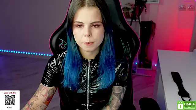 QueenAliceX on StripChat 