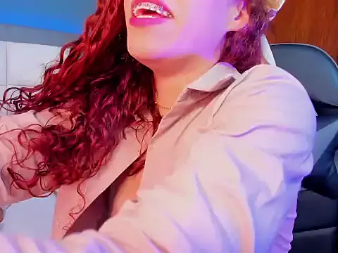 RED_VIOLETH model from StripChat