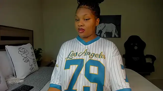 Renee-18 on StripChat 