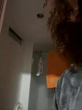 riri_brunnete on StripChat 