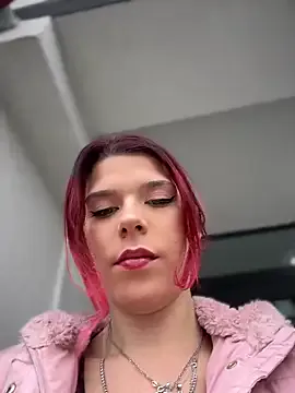 RiriRoseey on StripChat 