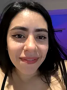 Sara-215 on StripChat 