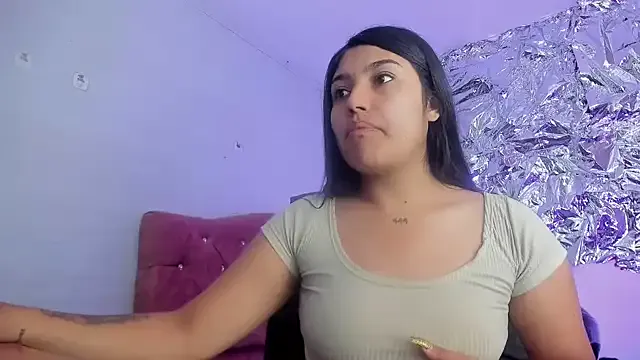 SarahStones on StripChat 