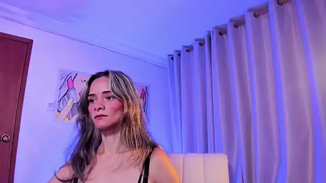 SkiinnyAna on StripChat 