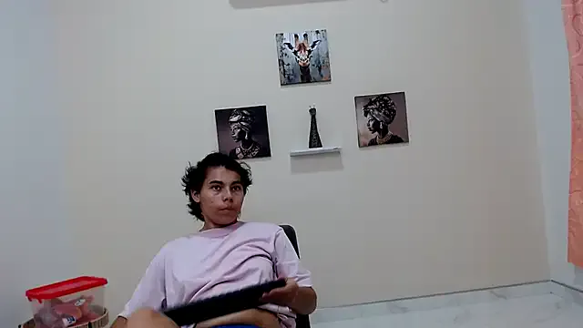 skinnysexy18 model from sc