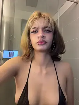 sukulaurens on StripChat 