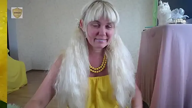 SunnySylvia on StripChat 