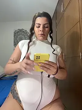 SuzzieSweet on StripChat 