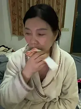 xiiuuff18 on StripChat 