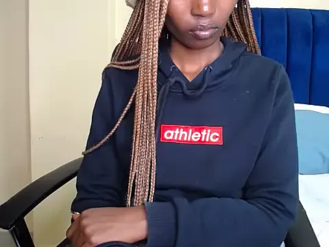 YuYuNoir on StripChat 